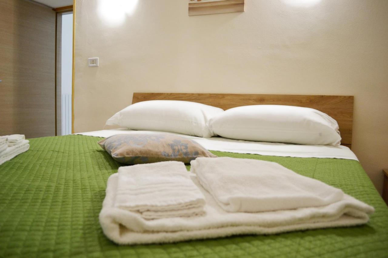 Casa Vacanza Alessandra Napoli Esterno foto